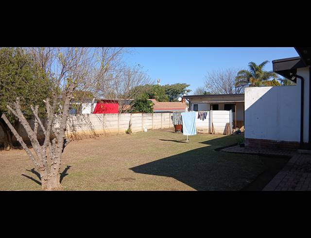 3 BEDROOM FREEHOLD FOR SALE IN PIONEER PARK